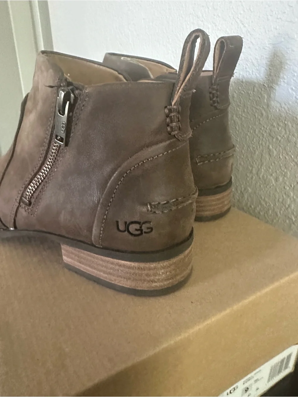UGG casual chukka